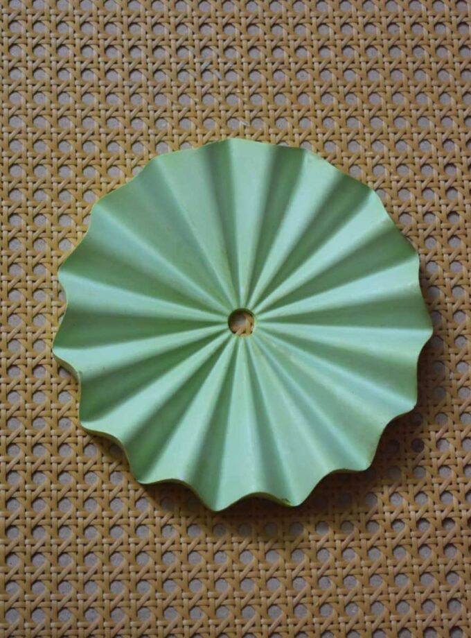 Round Wavy Tray