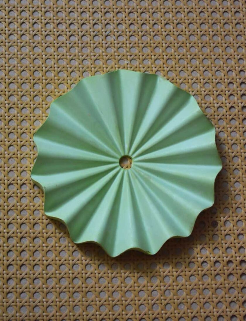 Round Wavy Tray