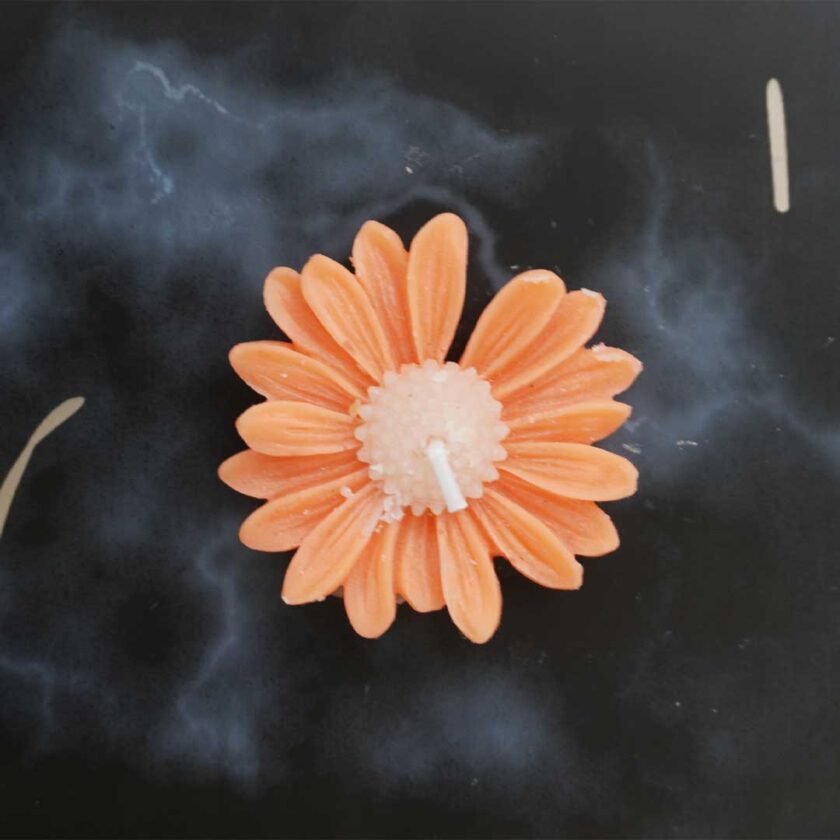 Daisy Candle - Image 2