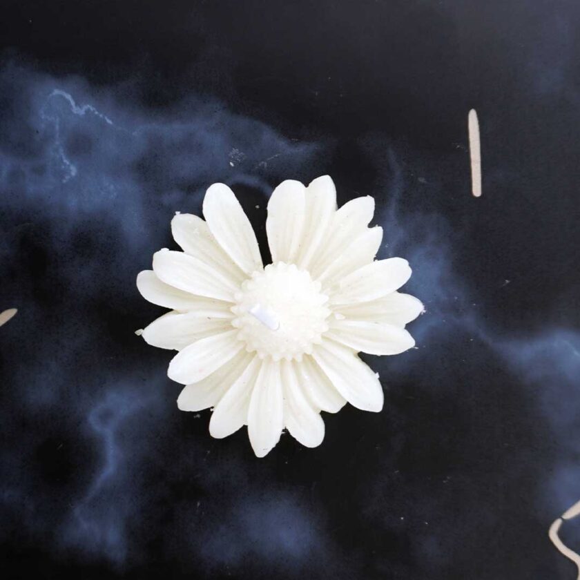 Daisy Candle - Image 6